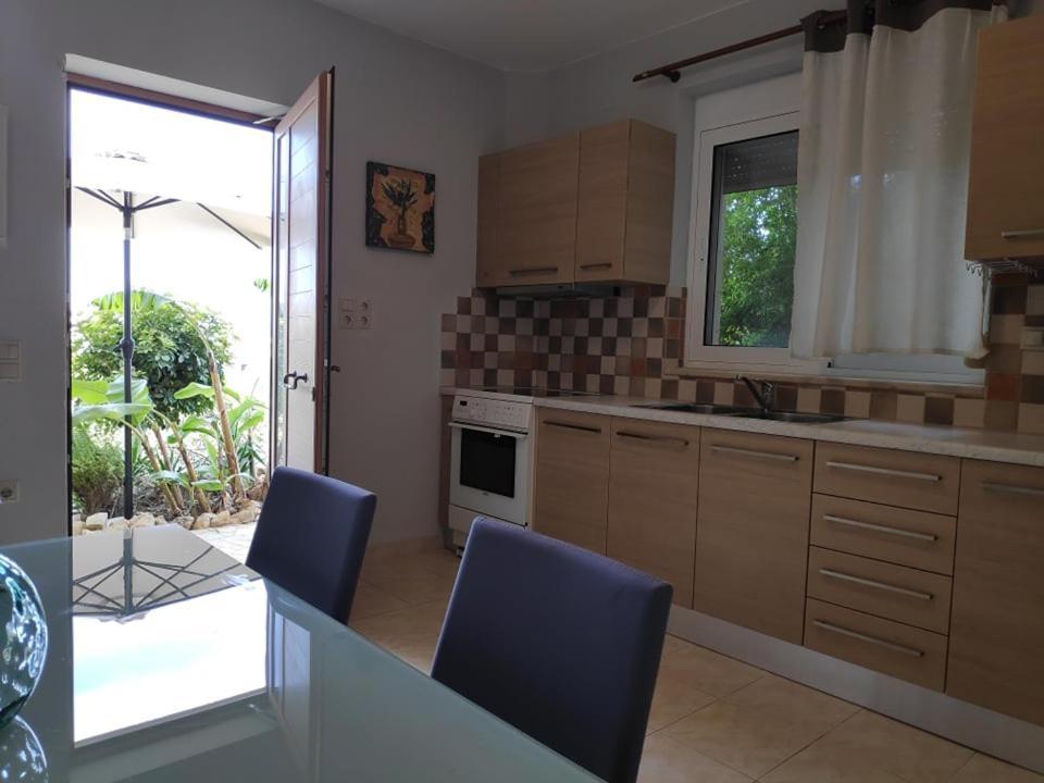 Xenia'S Countryside Guesthouse Agia Marina  Bagian luar foto