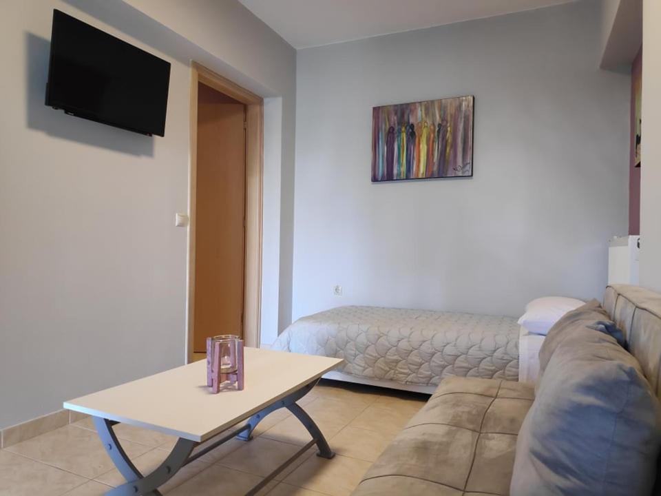Xenia'S Countryside Guesthouse Agia Marina  Bagian luar foto