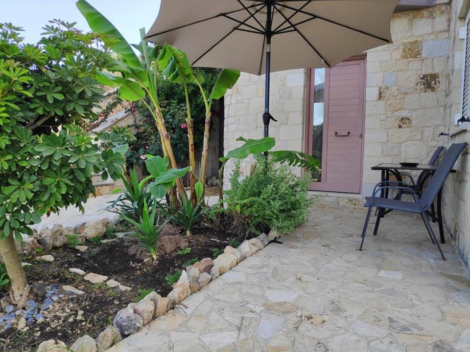 Xenia'S Countryside Guesthouse Agia Marina  Bagian luar foto