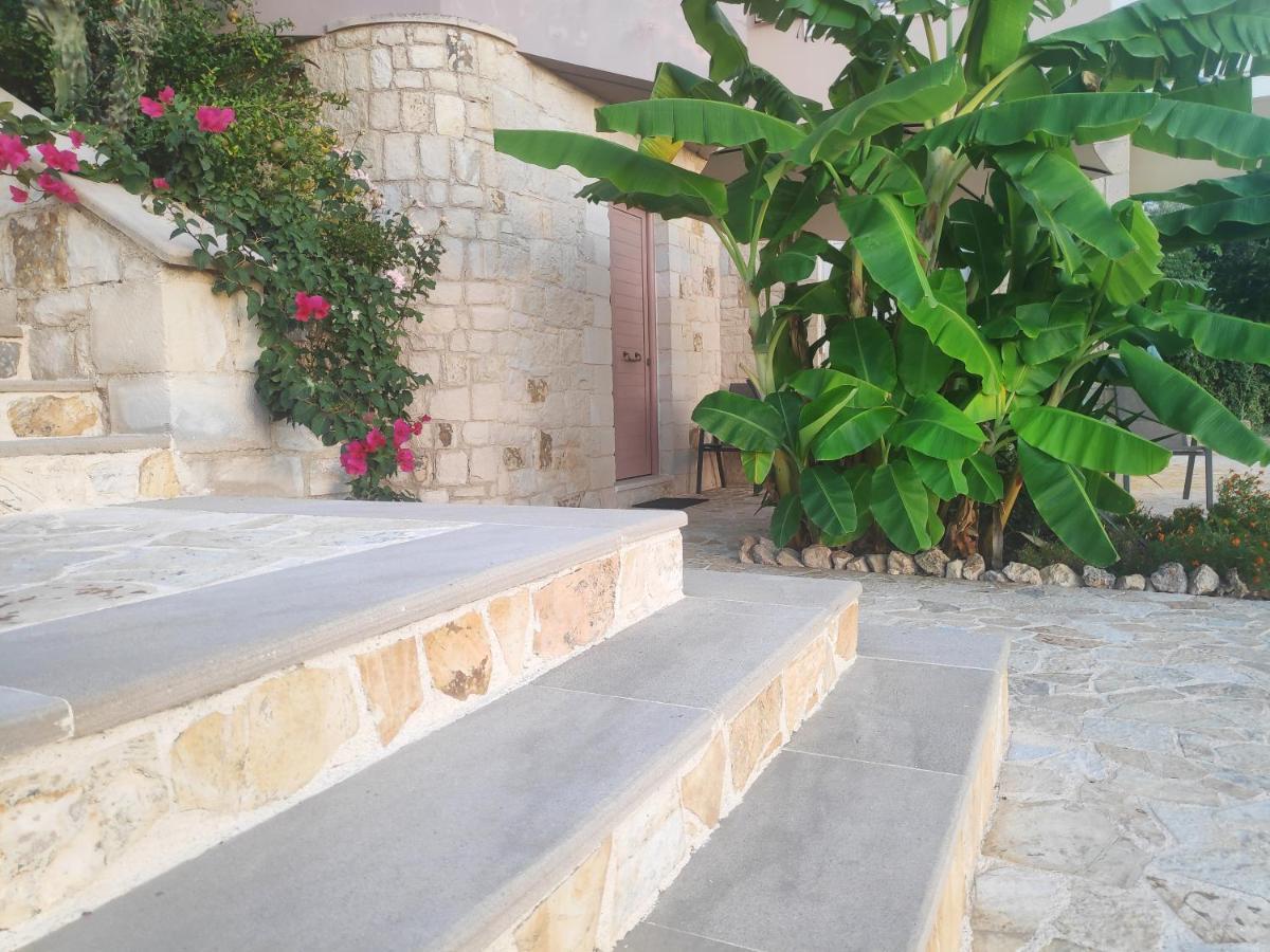 Xenia'S Countryside Guesthouse Agia Marina  Bagian luar foto